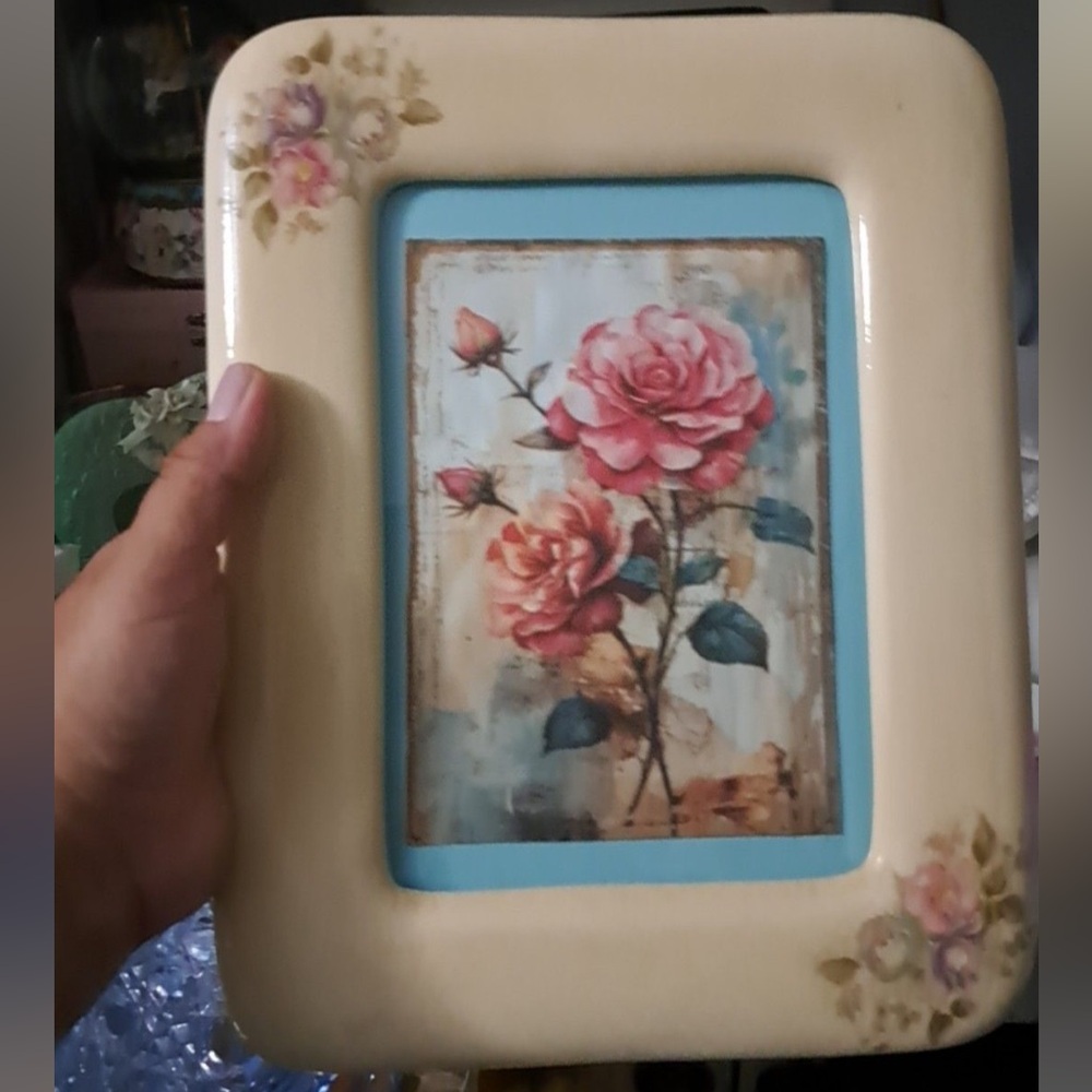 Floral Decorated Picture Frame with Rose Design